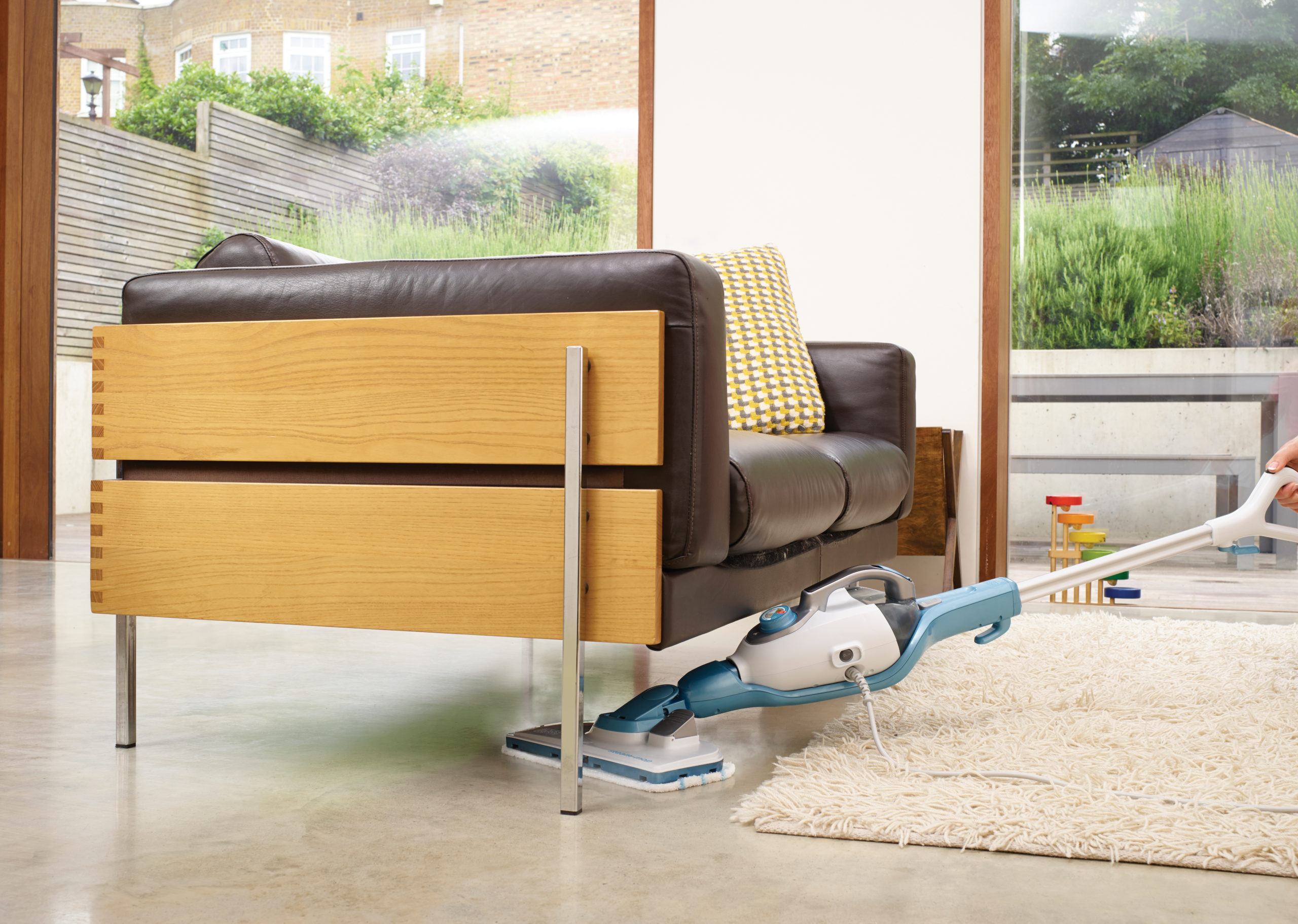 FSMH13151SM-Lifestyle-3-scaled-1.jpg